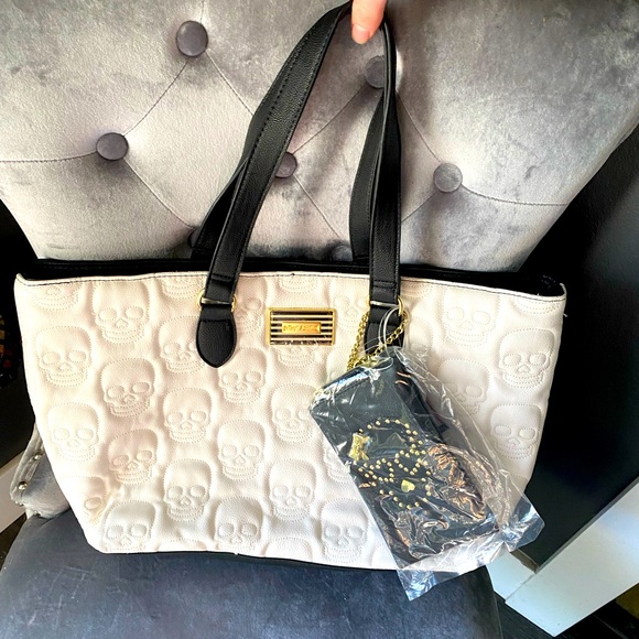 Betsey Johnson skull purse NWT - Picture 4 of 9